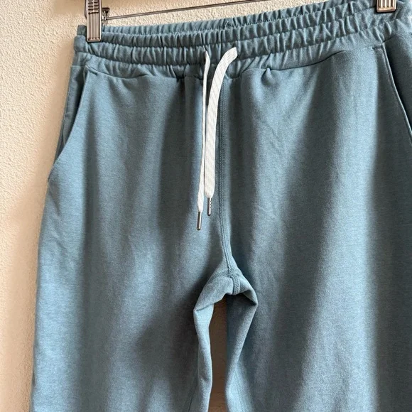 Vuori Women's Performance Joggers in a Shade Heather, size XS - Picture 4 of 6